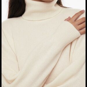 Luxe Cashmere Rosemont Sweater
Brand: Babaton